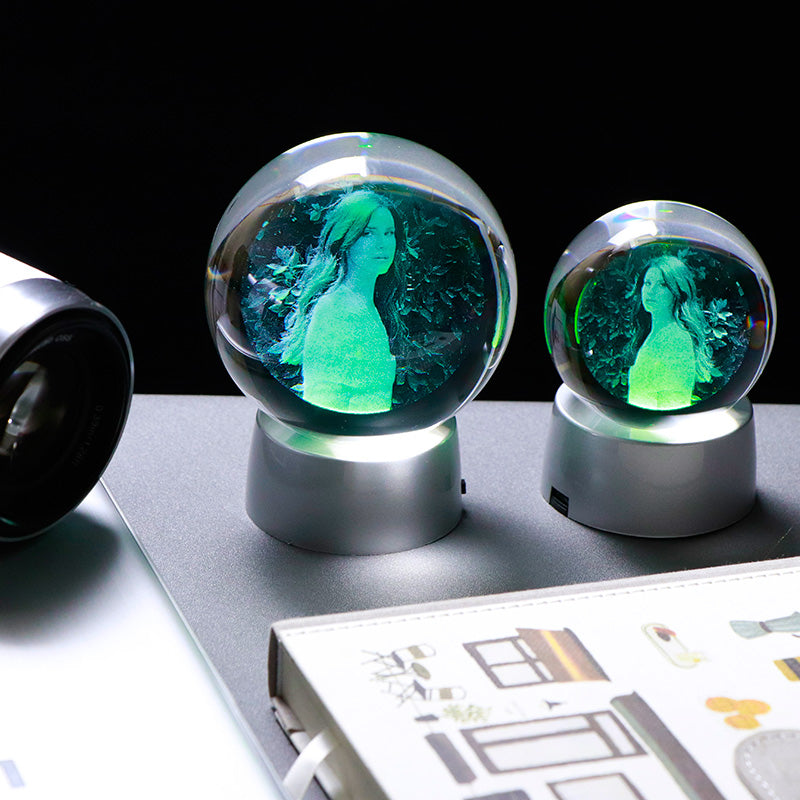Sfera di cristallo incisa con foto 2D con supporto LED